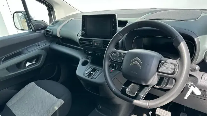 Used Citroën e-Berlingo XTR 100 kW (136 HP) 2022 White MPV