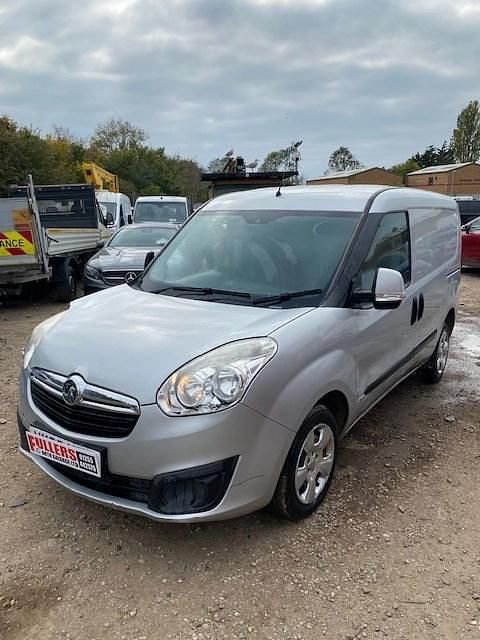 Silver Used 2016 Vauxhall Combo Sportive MPV | £1,950 - Image 1/4