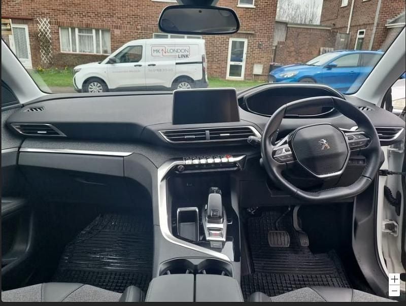 Used Peugeot 3008 Allure 120 HP (88 kW) 2017 White SUV