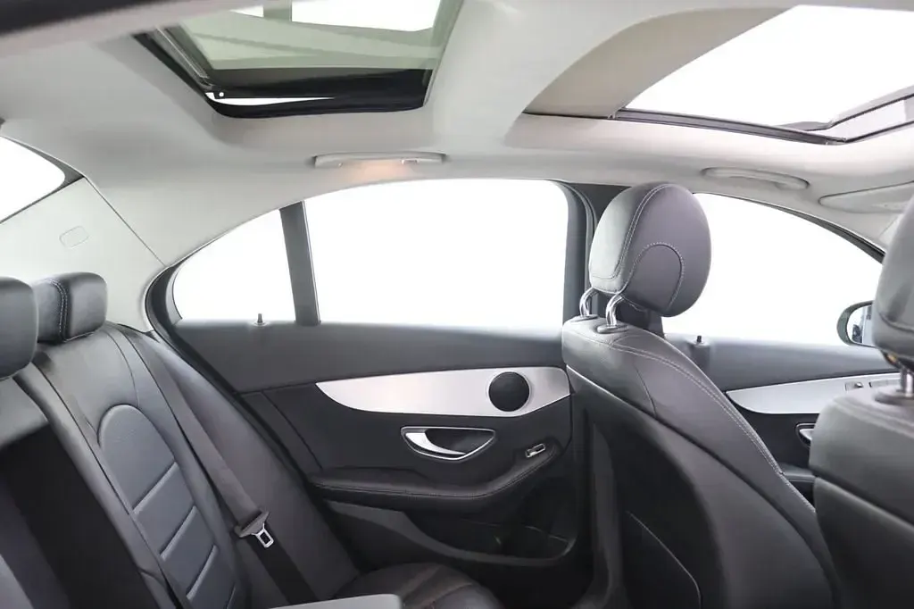 Usado Mercedes C350e Premium 293 HP (215 kW) 2018 Azul Sedan