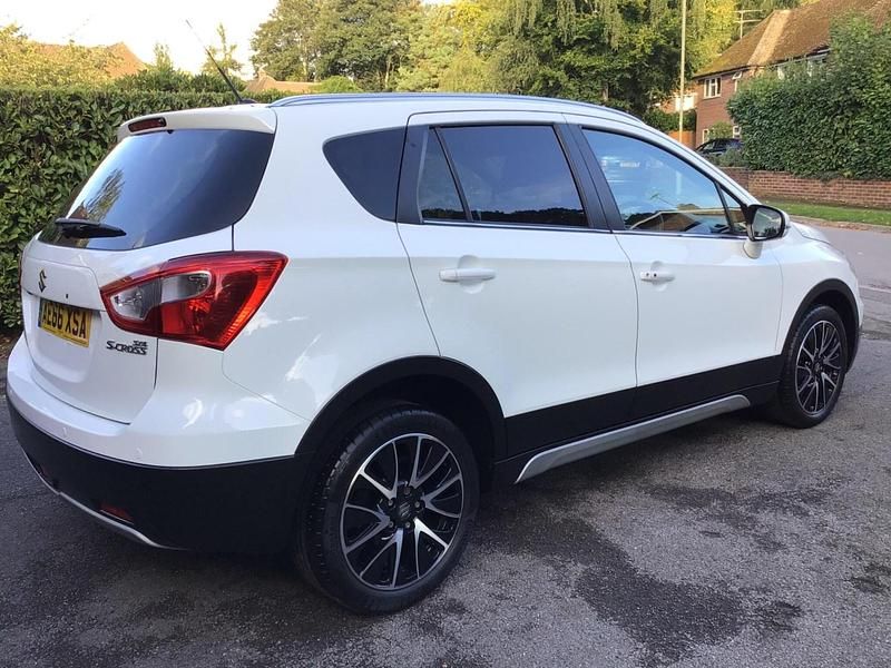 Used Suzuki SX4 SZ-T 120 HP (88 kW) 2016 White Hatchback