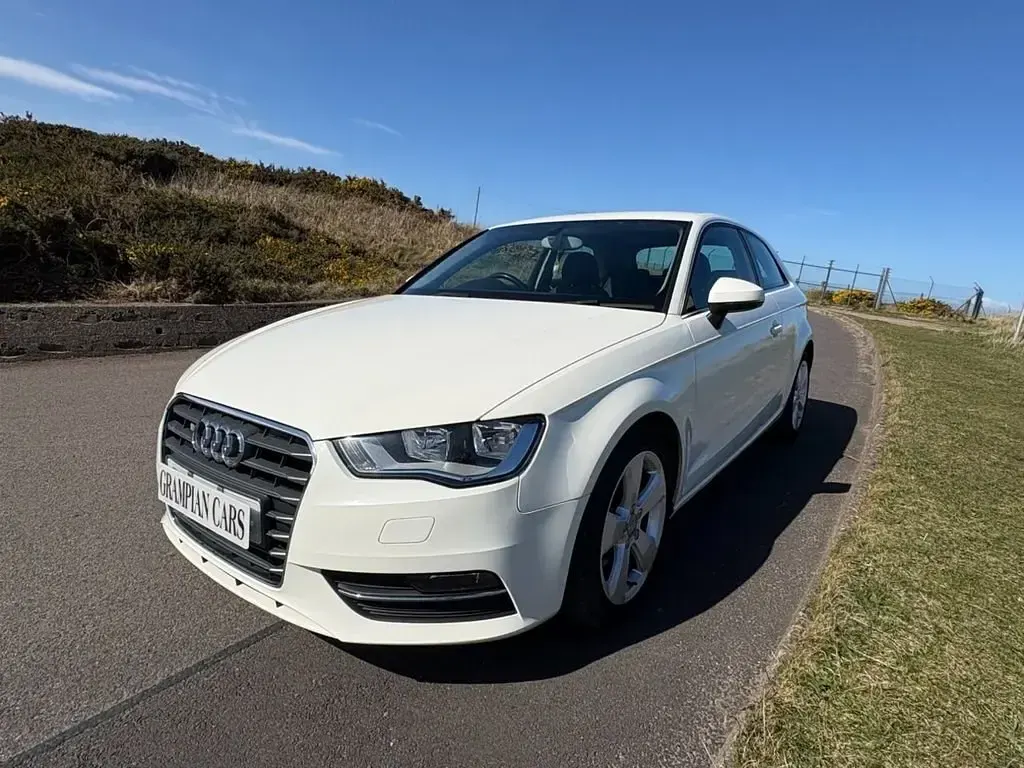 Begagnad Audi A3 Sport 105 HK (77 kW) 2013 Vit Halvkombi