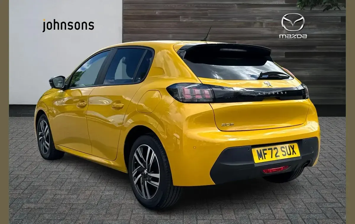 Used Peugeot 208 Active+ 73 HP (53 kW) 2023 Yellow Hatchback