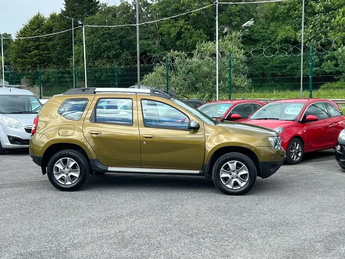Used Dacia Duster Lauréate 125 HP (91 kW) 2016 Green SUV