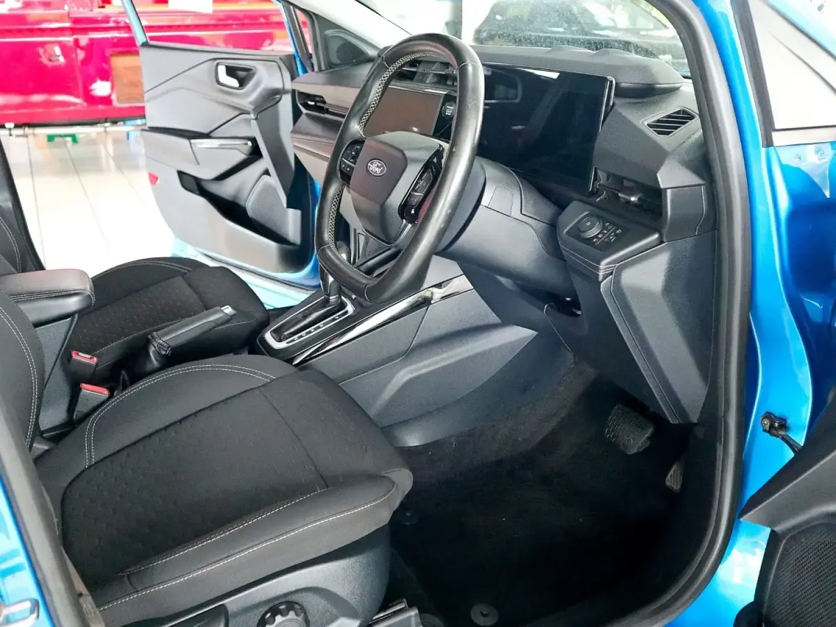 Używany Ford Puma Titanium 2024 Niebieski Hatchback