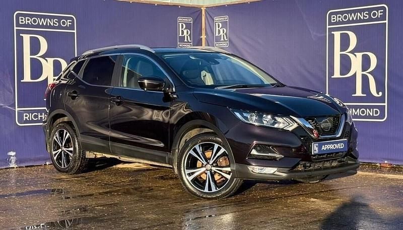 Black Used 2017 Nissan Qashqai N-Connecta SUV | £9,999 (Fair price) - Image 1/3