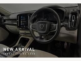 Used Volvo XC40 Momentum 188 HP (138 kW) 2020 Red SUV