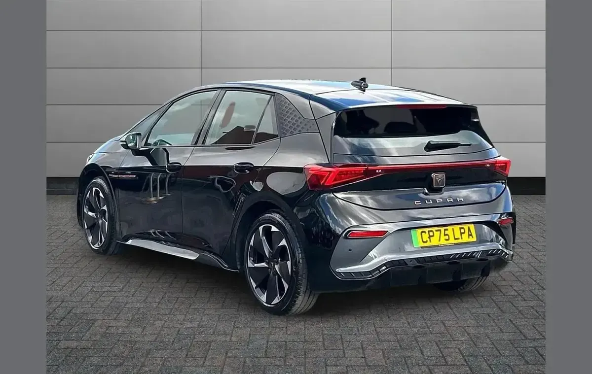 Ny Cupra Born e-Boost 169 kW (231 HK) 2025 Svart Halvkombi
