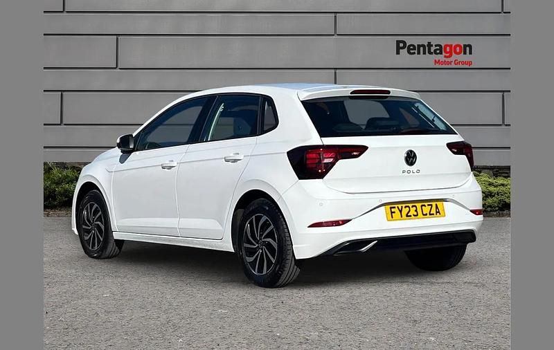 Used VW Polo Life 94 HP (69 kW) 2023 White Hatchback