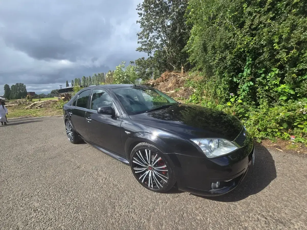 Used Ford Mondeo ST 155 HP (114 kW) 2006 Black Hatchback