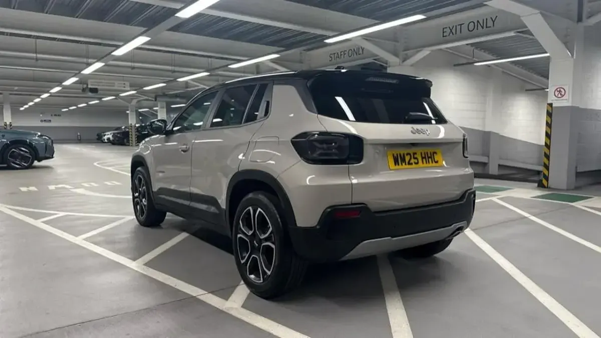Used Jeep Avenger Summit 100 HP (73 kW) 2025 SUV
