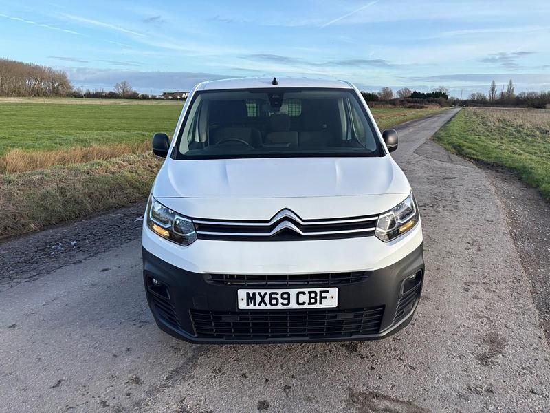 Used Citroën Berlingo 100 HP (73 kW) 2020 White MPV