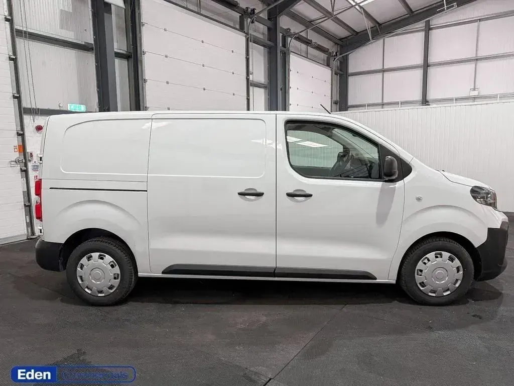 Usado Vauxhall Vivaro 2024 Branco Monovolume