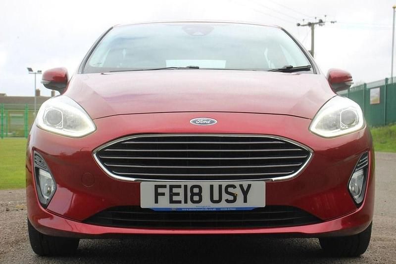 Used Ford Fiesta Zetec 100 HP (73 kW) 2018 Red Hatchback