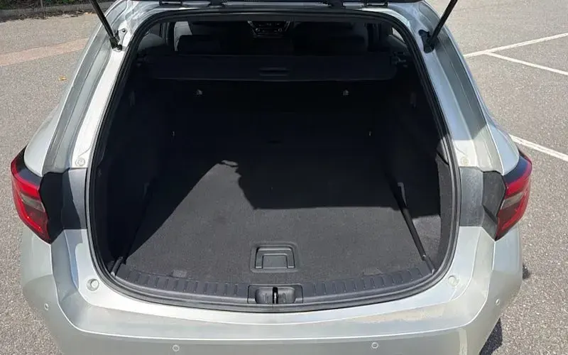 Used Toyota Corolla 140 HP (102 kW) 2025 Silver Estate