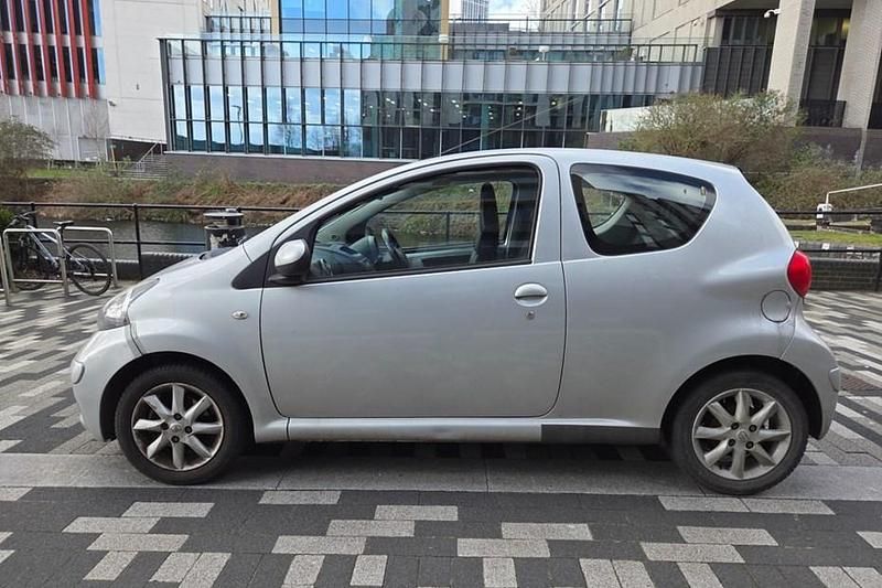Used Toyota Aygo Platinum 67 HP (49 kW) 2008 Silver Hatchback