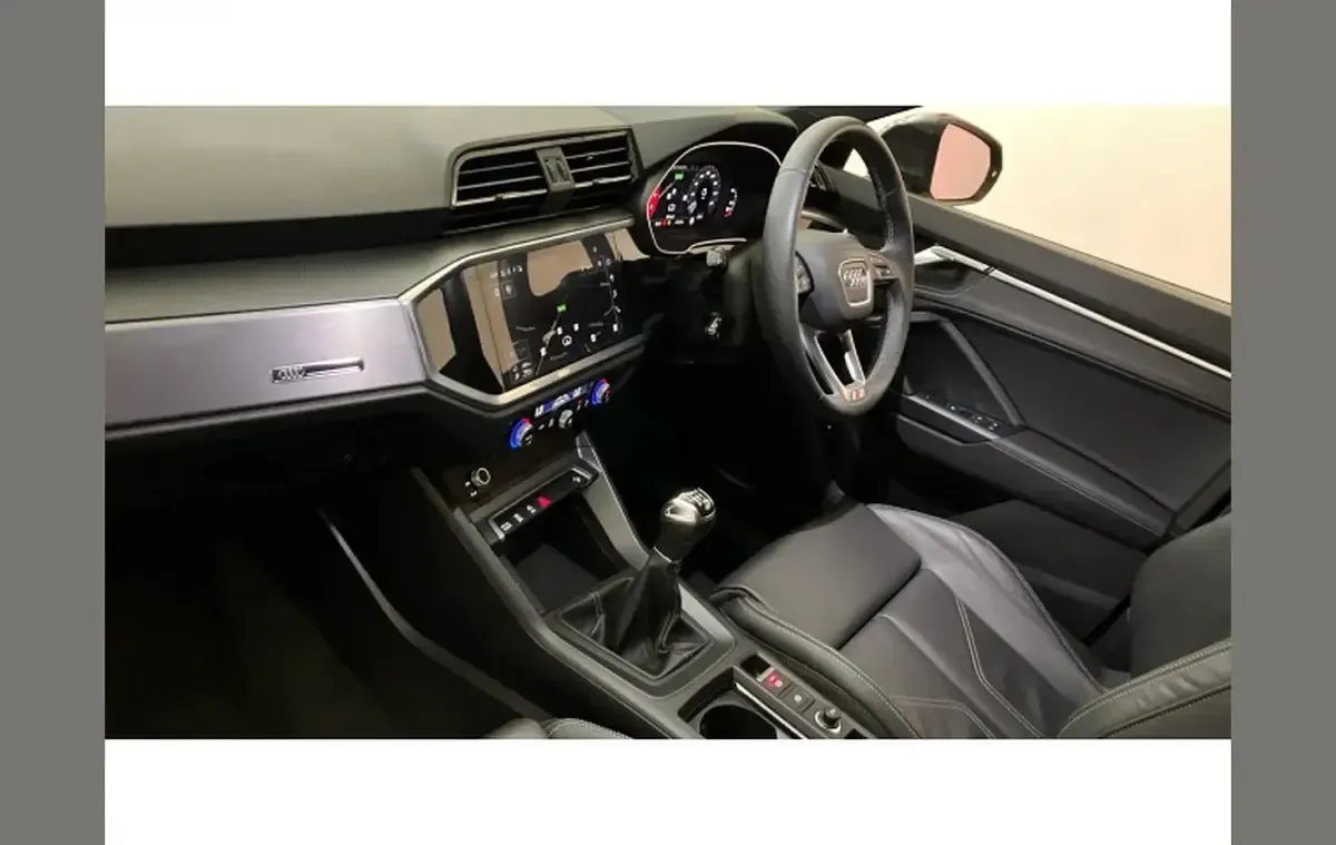Begagnad Audi Q3 S-Line 150 HK (110 kW) 2023 Grå SUV