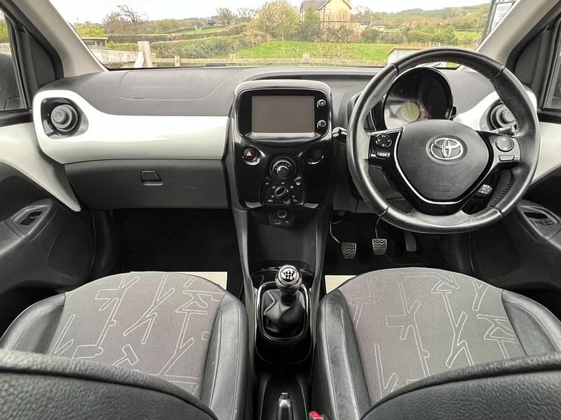 Usado Toyota Aygo x-press 2015 Branco Citadino