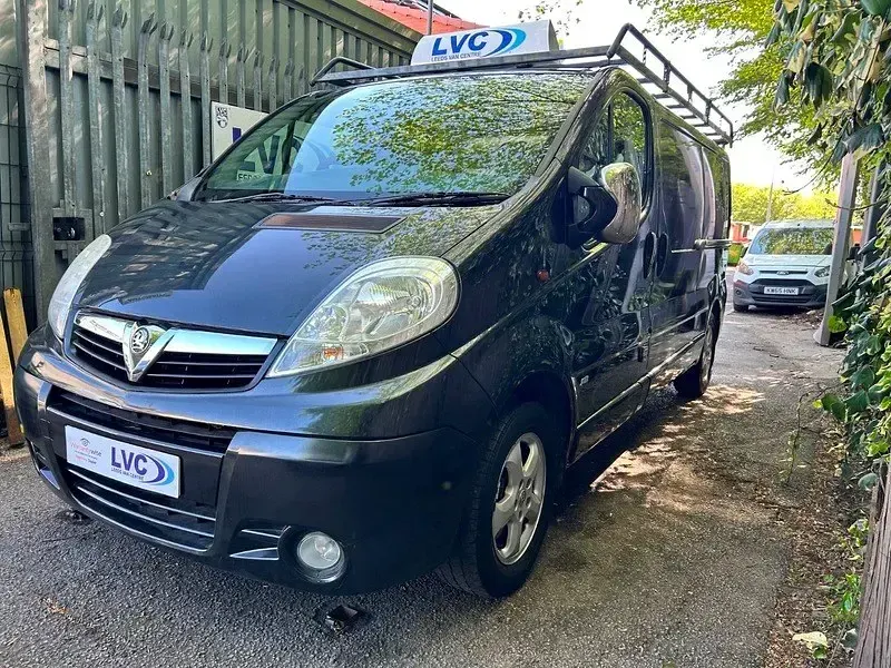 Second-hand Vauxhall Vivaro Sportive 2011 Negru Monovolum