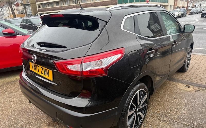 Used Nissan Qashqai Tekna 131 HP (96 kW) 2017 Black SUV