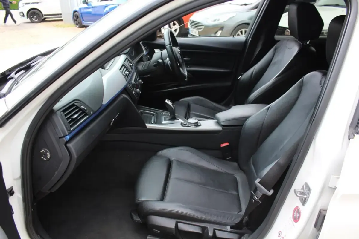 Usado BMW 330 M Sport 2013 Blanco Familiar