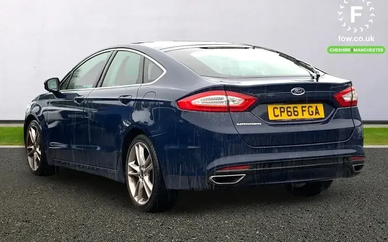 Used Ford Mondeo Titanium 179 HP (131 kW) 2016 Blue Hatchback