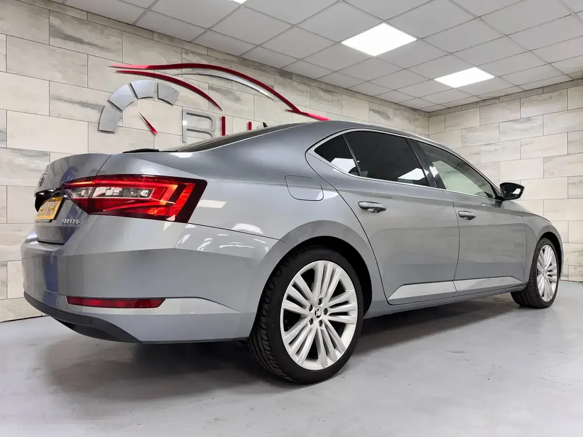 Used Skoda Superb SE L Executive 190 HP (139 kW) 2015 Grey Hatchback