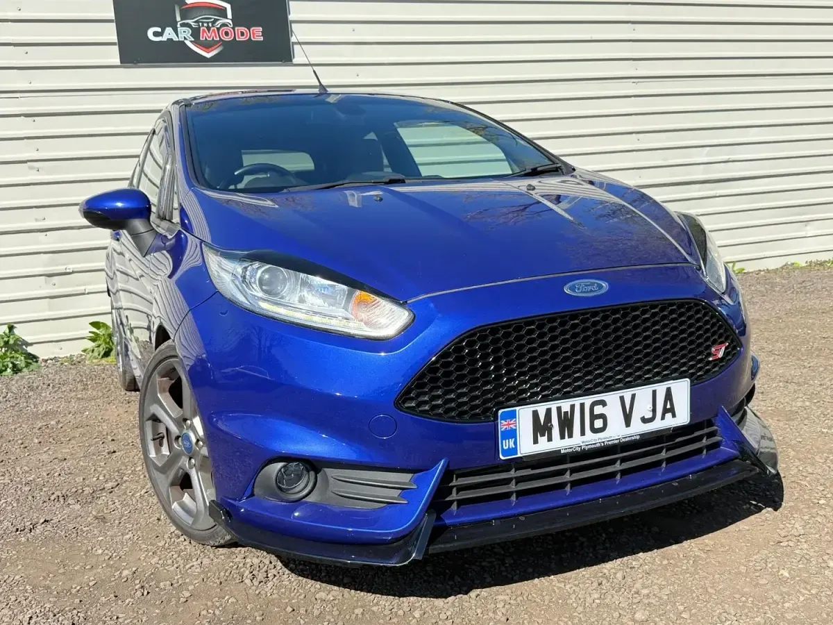 Used Ford Fiesta ST 182 HP (133 kW) 2016 Blue Hatchback