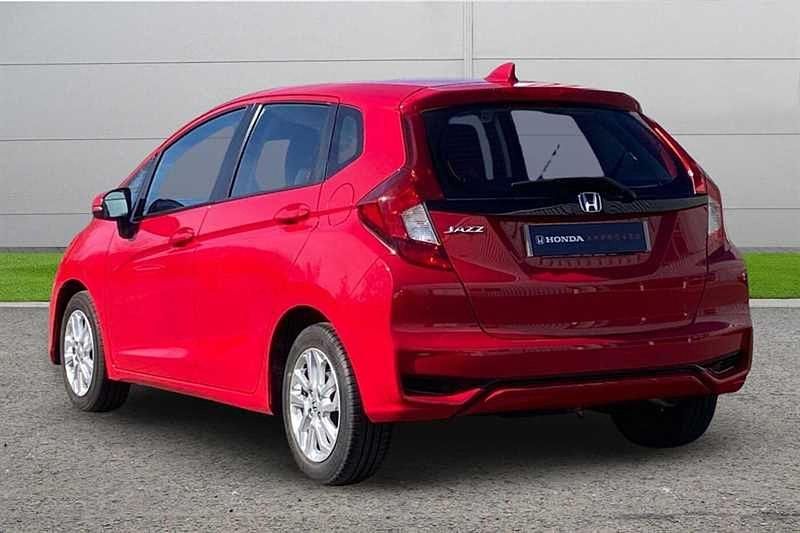 Used Honda Jazz SE 102 HP (75 kW) 2019 Rallye red Hatchback