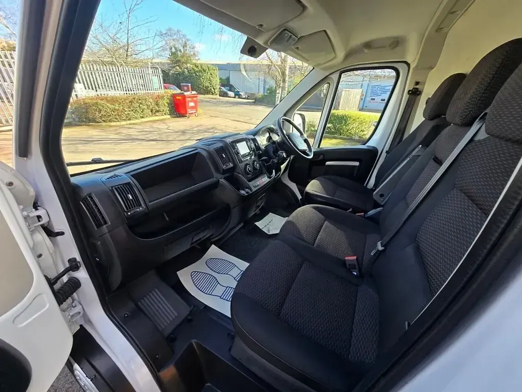 Second-hand Peugeot Boxer S 2022 Alb Van