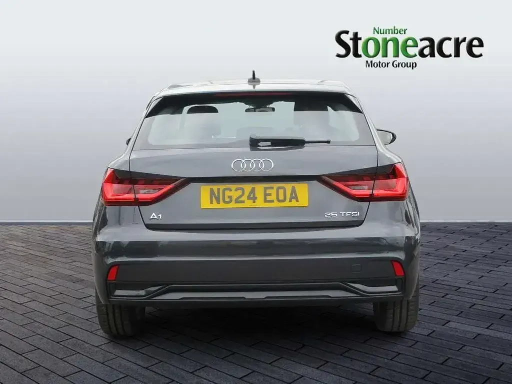 Używany Audi A1 Sport 94 KM (69 kW) 2024 Szary SUV