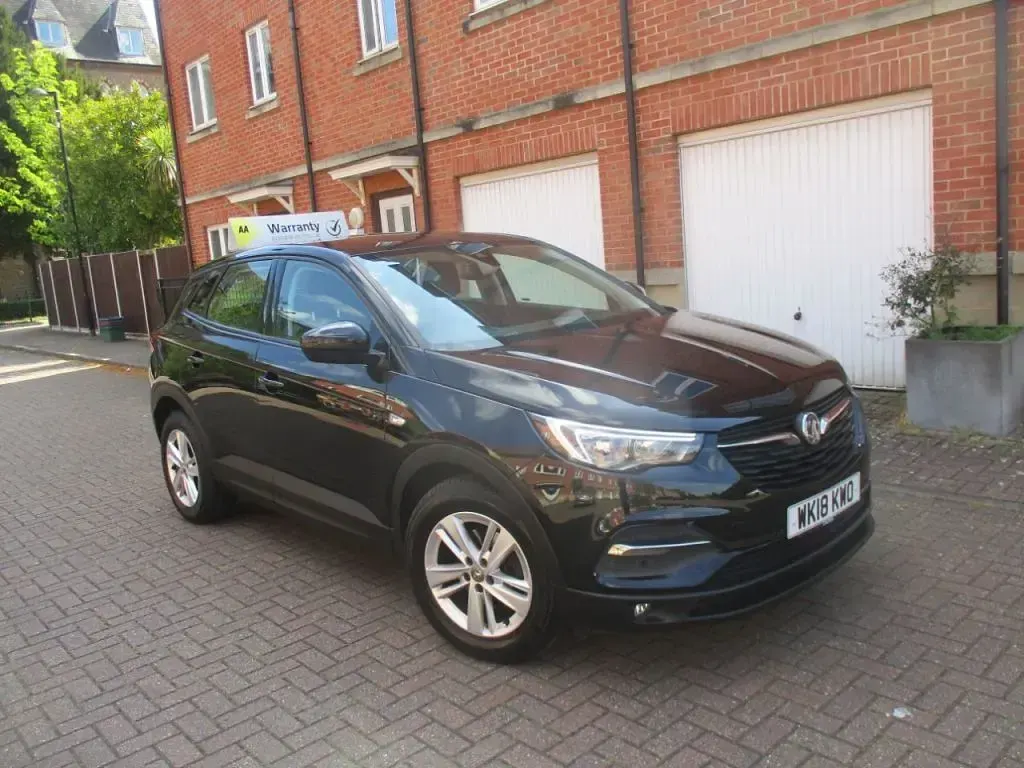 Usado Vauxhall Grandland X S 130 HP (95 kW) 2018 Preto SUV