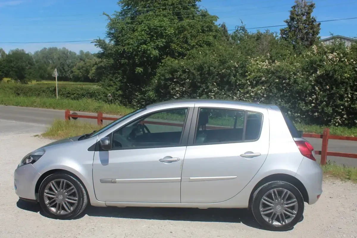 Used Renault Clio IV Dynamique 2012 Silver Hatchback