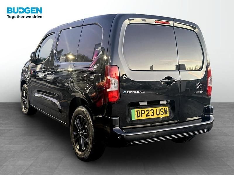 Usado Citroën e-Berlingo 100 kW (136 HP) 2023 Preto Monovolume