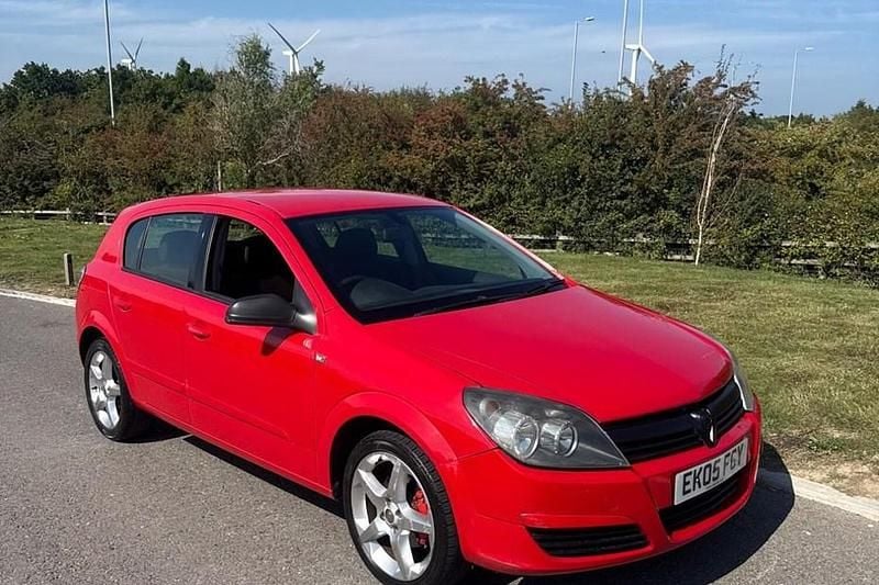 Red Used 2005 Vauxhall Astra Hatchback | £1,499 (Good price) - Image 1/1