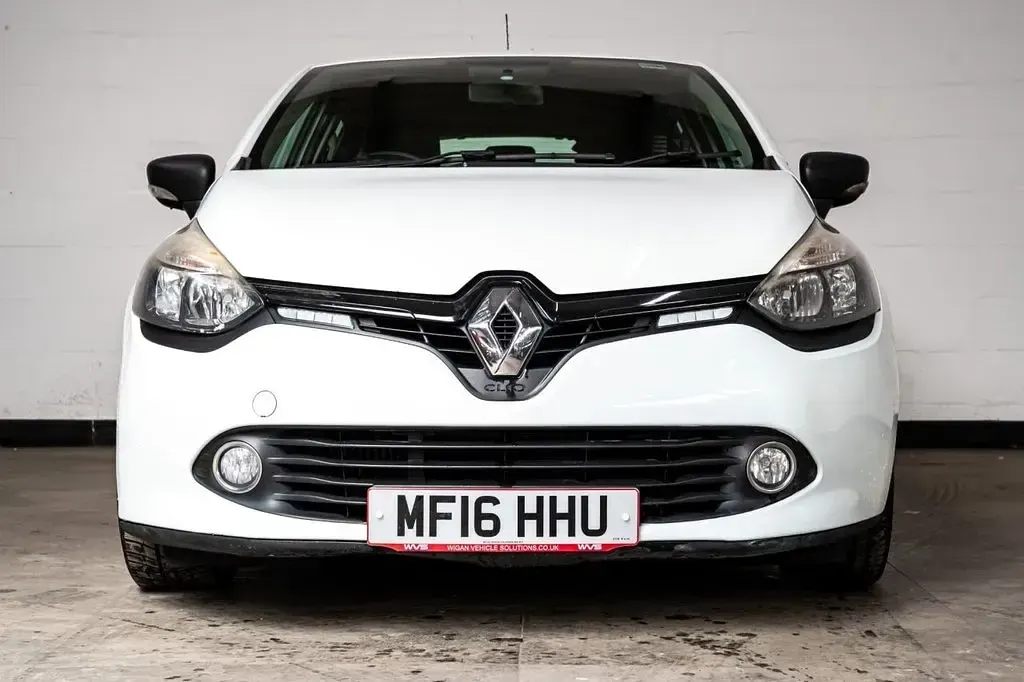 Used Renault Clio Play 90 HP (66 kW) 2016 White Hatchback