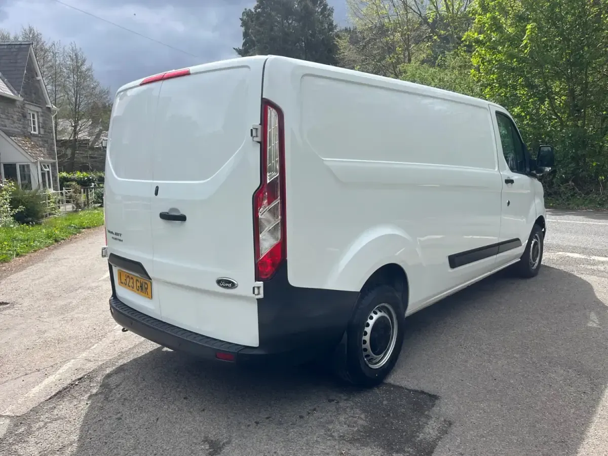 Usado Ford Transit Custom 130 HP (95 kW) 2023 Branco Van