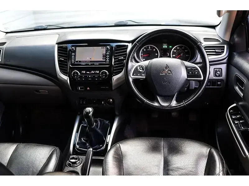 Second-hand Mitsubishi L200 Warrior 178 CP (130 kW) 2015 Negru Pickup