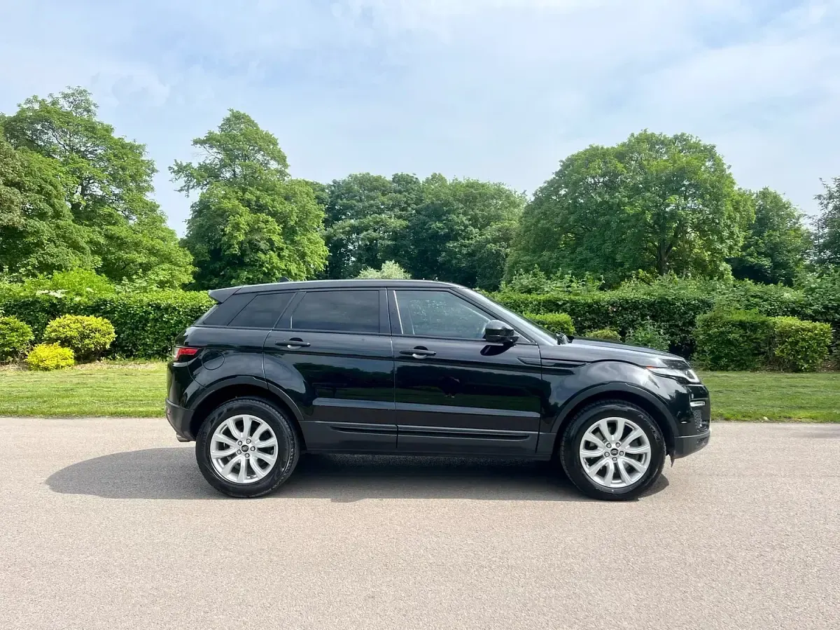 Käytetty Land Rover Range Rover evoque SE 180 HP (132 kW) 2016 Musta Farmari