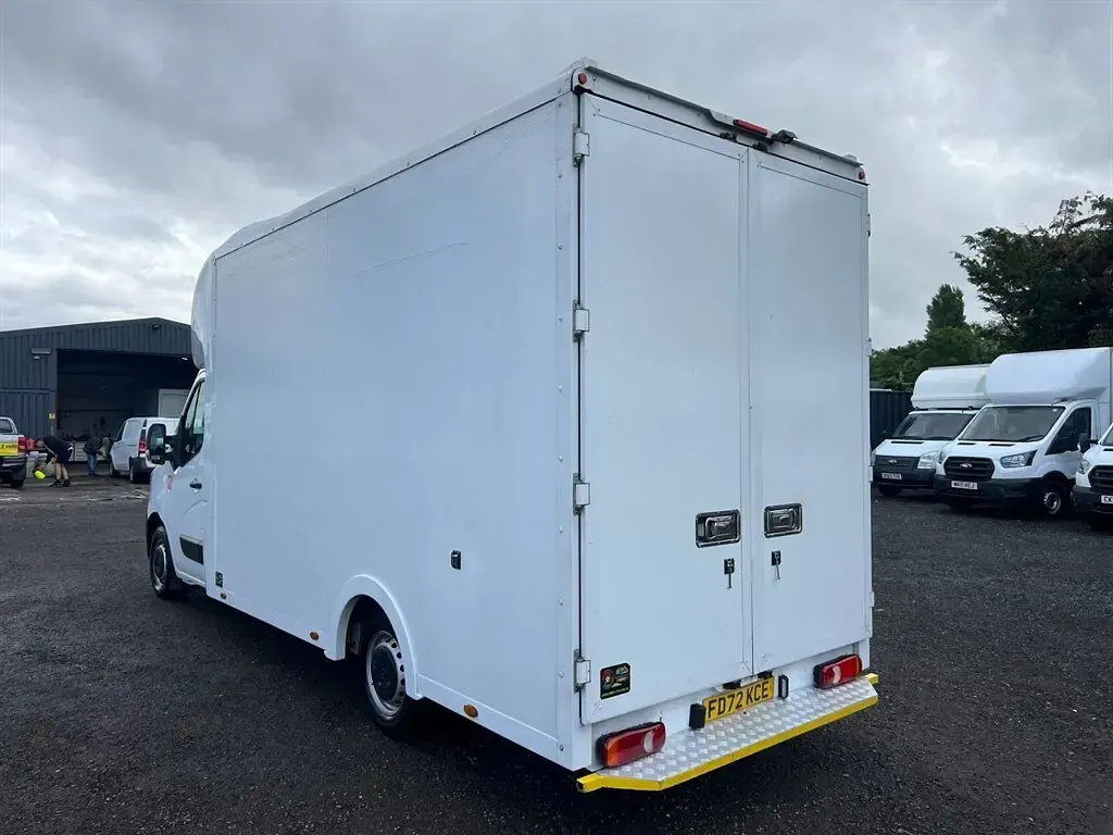 Used Renault Master 143 HP (105 kW) 2023 White MPV