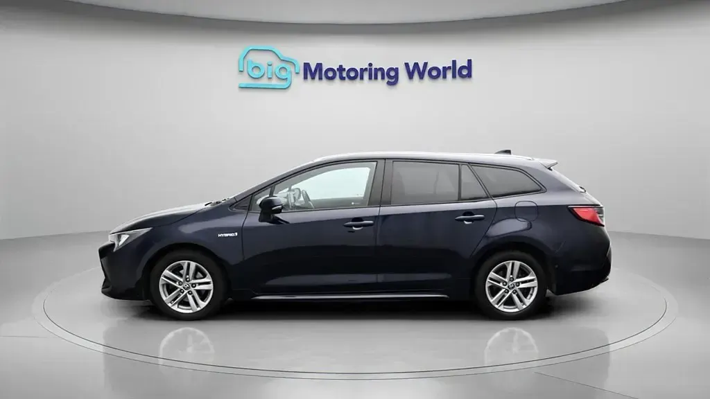 Używany Toyota Corolla 122 KM (89 kW) 2021 Niebieski Kombi