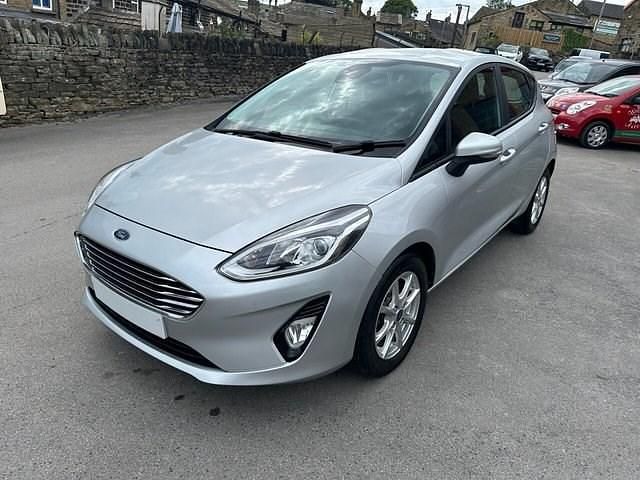 Used Ford Fiesta Zetec 85 HP (62 kW) 2019 Silver Hatchback