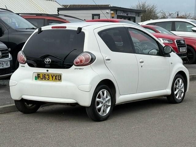 Used Toyota Aygo 68 HP (50 kW) 2013 White Hatchback