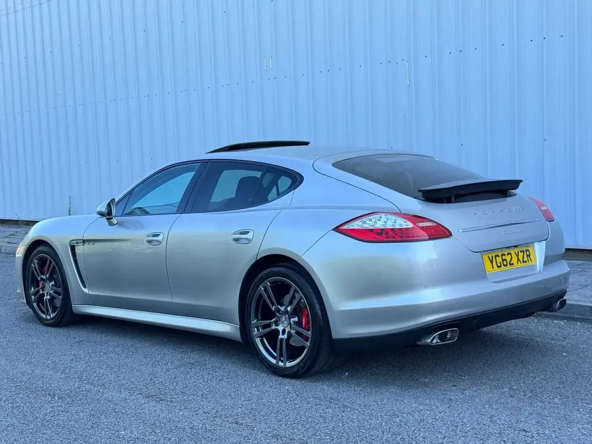 Used Porsche Panamera 250 HP (183 kW) 2012 Silver Hatchback