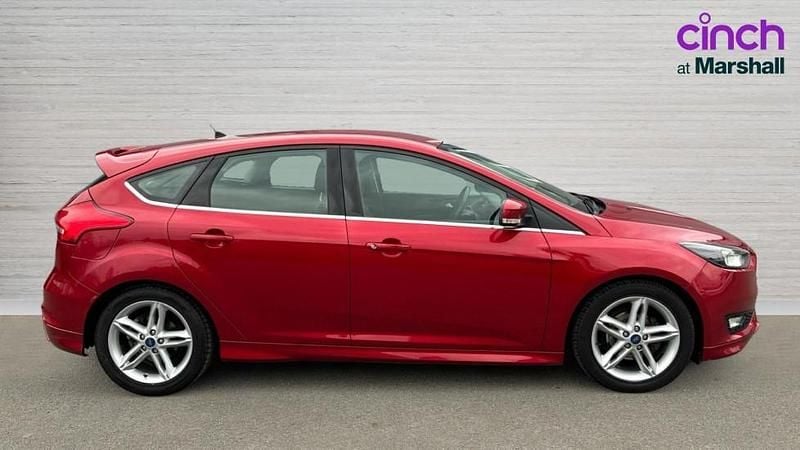 Usado Ford Focus Zetec 120 HP (88 kW) 2016 Vermelho