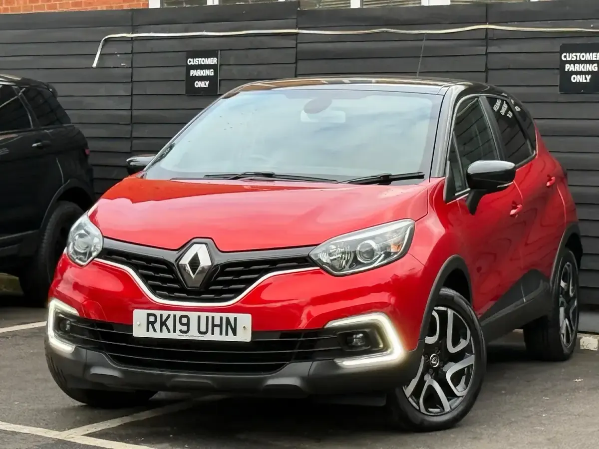 Used Renault Captur Iconic 90 HP (66 kW) 2019 Red/black SUV