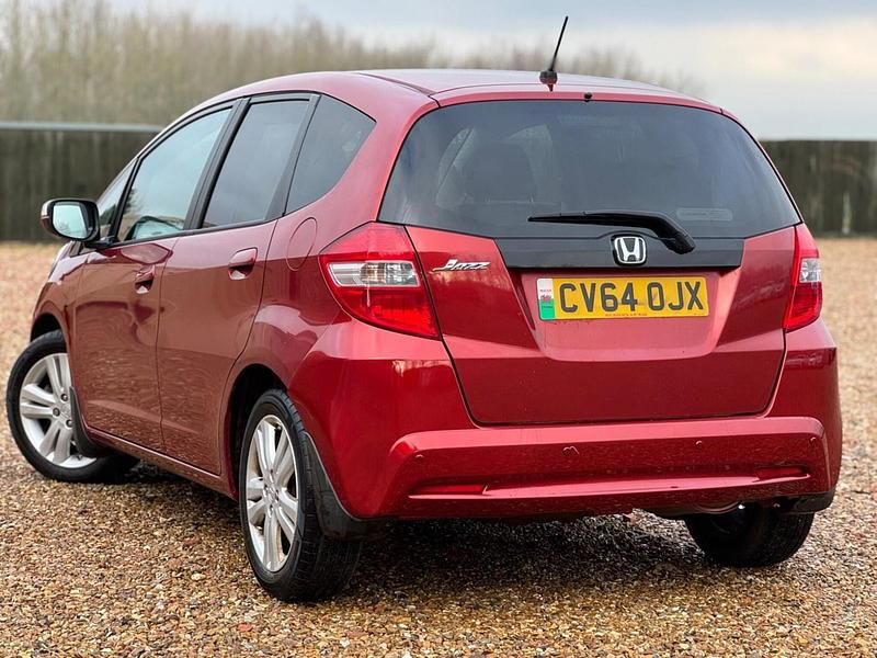 Used Honda Jazz ES 2014 Red Hatchback