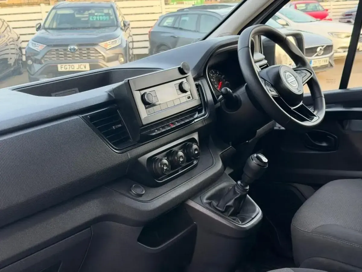 Used Nissan Primastar Acenta 110 HP (80 kW) 2022 White MPV