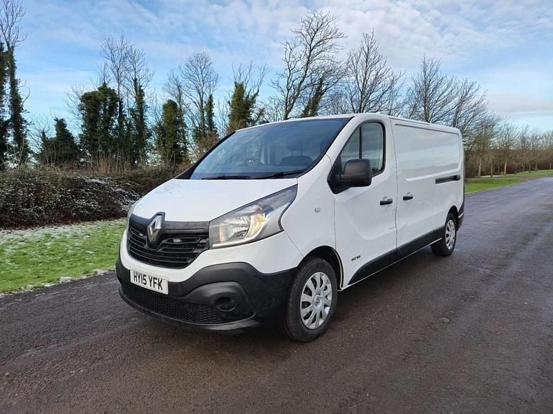 White Used 2015 Renault Trafic Business MPV | £9,995 (Fair price) - Image 1/4