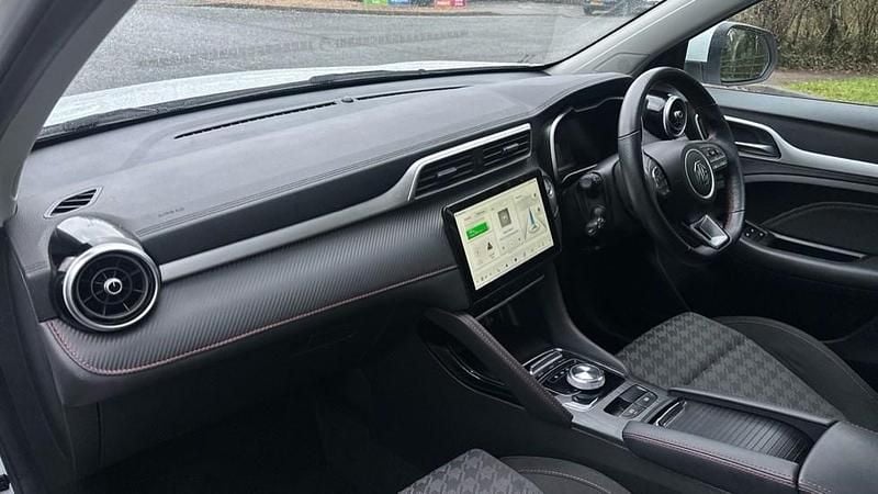 Used MG ZS SE 114 kW (156 HP) 2022 White SUV